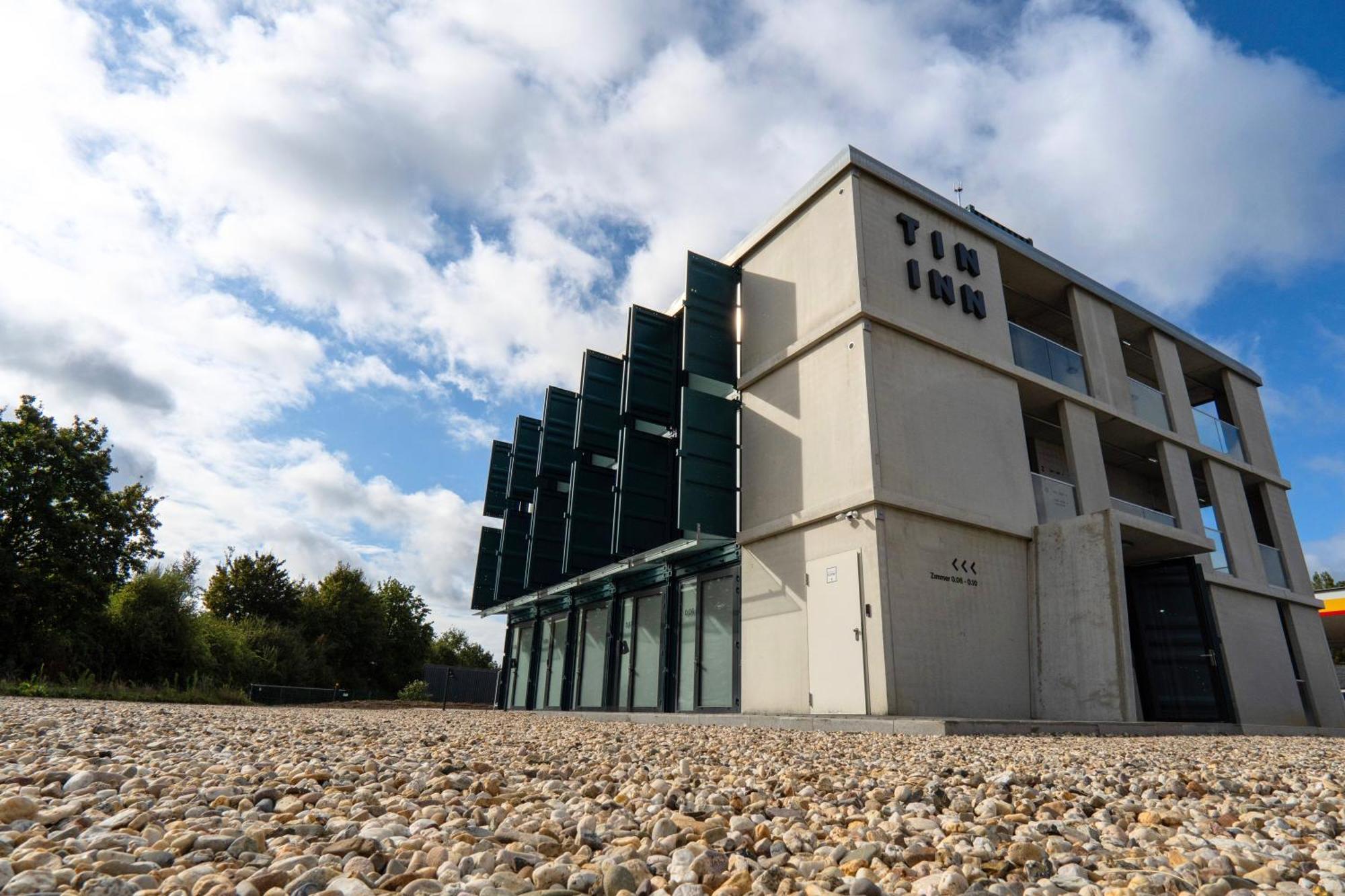 Tin Inn - Heinsberg - Das Hotel Aus Hochwertig Ausgebauten Ueberseecontainern Exterior foto